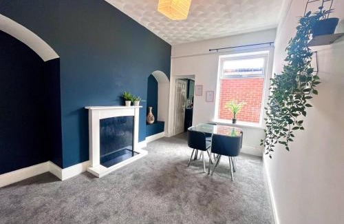 Sunderland Casa | 4 Bdrm 10 Min Walk To Hospital