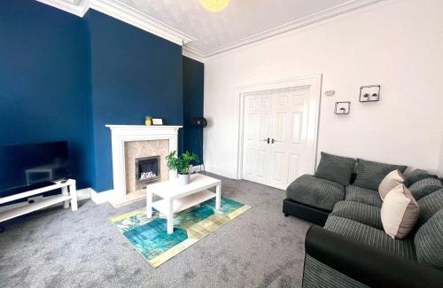 Sunderland Casa | 4 Bdrm 10 Min Walk To Hospital