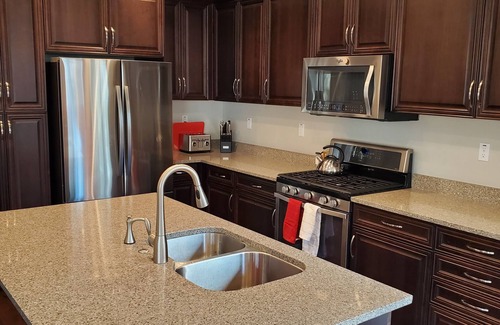 Martinez Casa | 4-bdrm home, WiFi, AC, storage, parking in quiet neighborhood. Pets, kids OK!