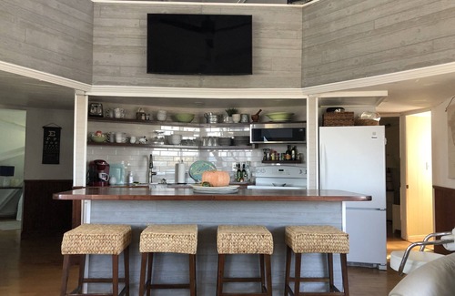 Davis Park Casa | Casa Bayfront recientemente renovada de 4 dormitorios con gran playa privada de arena