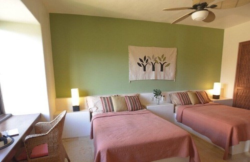 Cerro del Vigia Casa | 4 Bdrm Waterfront Property Overlooking Playa La Ropa