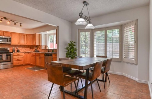 Colorado Springs Casa | 4 Bdrms, fenced back yard, Pool Table and Mtn Views