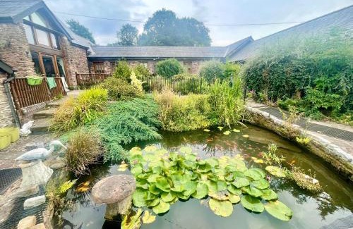 Usk Casa | 4 beautiful stone built barns sleeping 17 people
