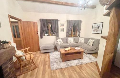 Usk Casa | 4 beautiful stone built barns sleeping 17 people
