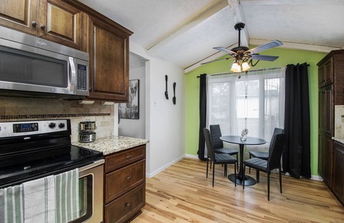 Millard Casa | 4 Bed; 2.5 Bath ; 940 Mbps ; Fenced Yard ; Grill