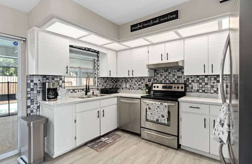 Buena Ventura Lakes Casa | 4 bed 3.5 bath pool home