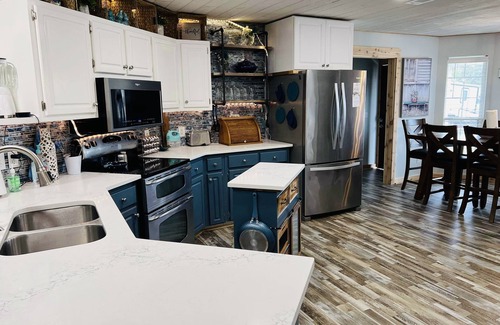 Gulf Breeze Casa | 4 Bed 2 Bath home w/Private Pool, Hot Tub & Sauna. Close to Beaches!