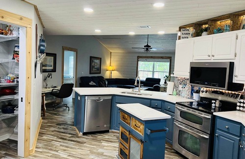 Gulf Breeze Casa | 4 Bed 2 Bath home w/Private Pool, Hot Tub & Sauna. Close to Beaches!