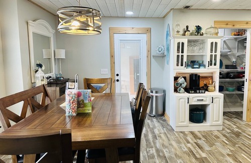 Gulf Breeze Casa | 4 Bed 2 Bath home w/Private Pool, Hot Tub & Sauna. Close to Beaches!