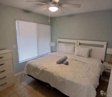 Singer Island Apartamento | 4 Bed 2 Bath on Singer Island