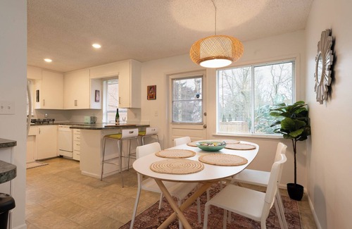 Seahurst Casa | 4 bed 2 bath retreat house only 12 miles from Seattle & Minutes 2 SeaTac Airport