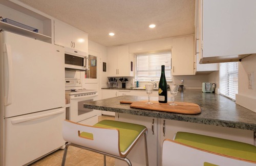 Seahurst Casa | 4 bed 2 bath retreat house only 12 miles from Seattle & Minutes 2 SeaTac Airport