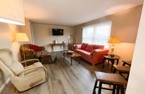 Anchor Bay Harbor Apartamento | 4 Bed, 2 Bath, Upper Flat