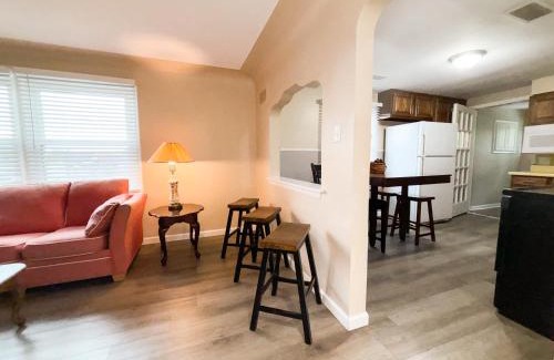 Anchor Bay Harbor Apartamento | 4 Bed, 2 Bath, Upper Flat