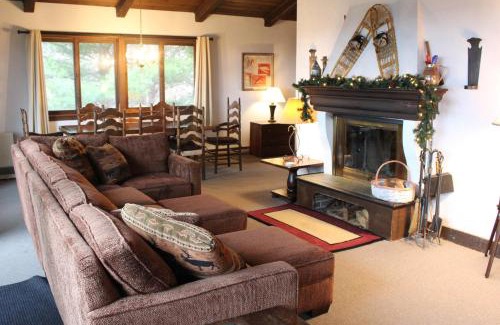 Franconia Casa | 4 Bed 2 Bath Vacation home in Franconia