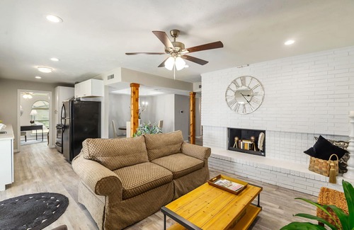 The Colony Casa | 4 Bed, 2 Bath with Tons of Amenities!