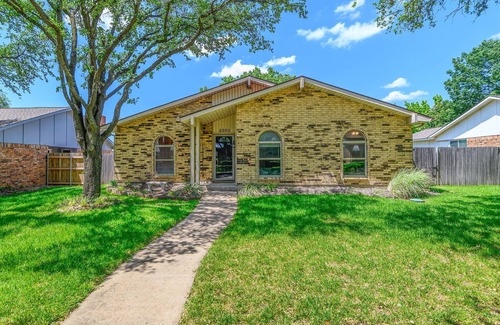 The Colony Casa | 4 Bed, 2 Bath with Tons of Amenities!