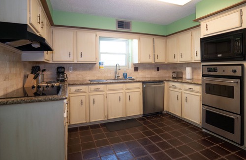 Barker Casa | 4 bed/3.5 bath home away from home in Katy, Texas.