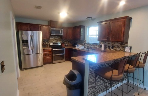 Tallahassee Condominio | 4 Bed 3.5 bath with king bed and jacuzzi tub!