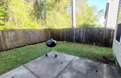 Tallahassee Condominio | 4 Bed 3.5 bath with king bed and jacuzzi tub!
