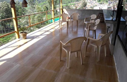 Stone House Area Cama Y Desayuno | Bungalow de 5 dormitorios y 5 baños con capacidad para 15 personas (desayuno incluido)