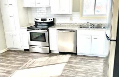 Winchester Casa | 4 Bed 3 bath clean , spacious all brick home , welcome families and work groups