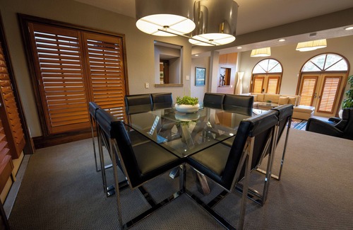 Florida Central Atlantic Coast Complejo | Evermore Bay Haven: Elegant 4BR Waterfront Villa