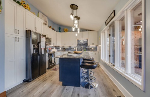 Kingsport Casa | 4 bed 4 bath pool and hot tub overlooking the river