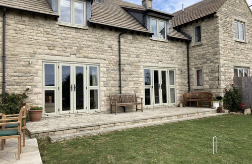 Langton Matravers Casa | 4 Bed, 4 Bathroom Coastal Views Spacious living area