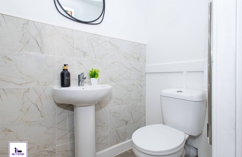 Lofthouse Apartamento | 4 Bed 5 Bath - On Street Parking - Fast Wi-Fi - Self Check-in