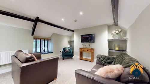 Mamhilad Apartamento | 4 Bed Apartment- With Cosy Pub - Food/Drink 10%off