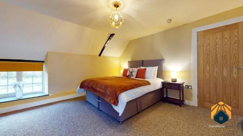 Mamhilad Apartamento | 4 Bed Apartment- With Cosy Pub - Food/Drink 10%off