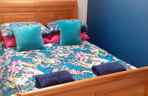 Golden Grove Casa | 4 bed barn & Safari Tent, Pool-Hot Tub-Sauna 16pax