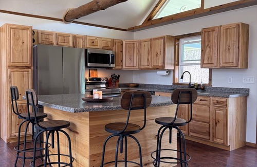 Crivitz Cabina | 4-bed Cabin- ATV/UTV trail access from the driveway with a bar/covered patio