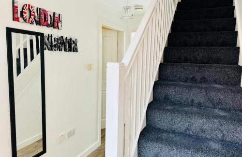 Peterborough Casa | 4-Bed Charming Pet-Friendly House w Garden