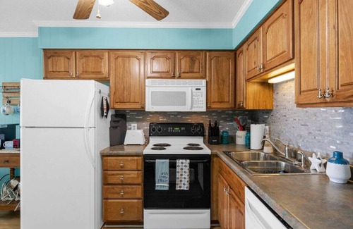 Myrtle Beach Apartamento | 4-Bed Condo with Pool- Blue's Oceanview Escape