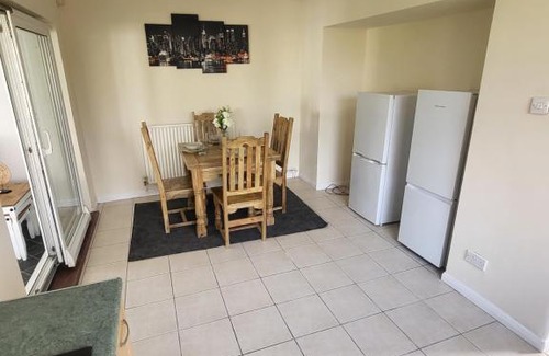 Acresford Casa | 4 Bed Family Home+Warwick Uni+4 Parking bays