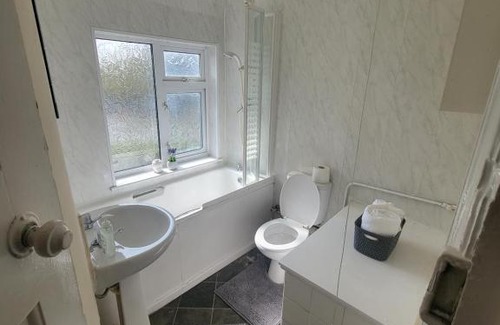 Acresford Casa | 4 Bed Family Home+Warwick Uni+4 Parking bays