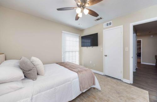 Columbus Casa | 4-Bed Haven Pool Table, Shuffleboard Massage Chair close to Fort Benning and downtown