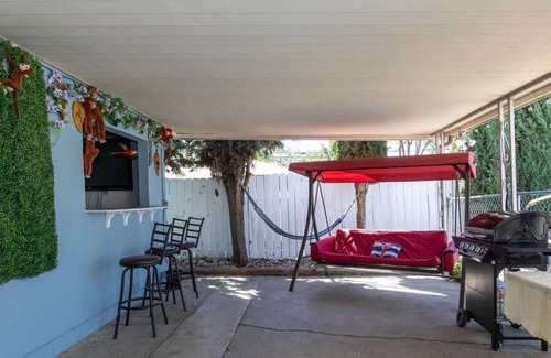 Riverside Casa | 4 Bed Home with Pool, Bar Area and Gym equipment