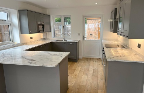 Portsmouth Casa | 4 Bed house | Hill top views | 3 car driveway