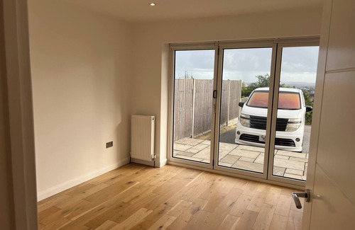 Portsmouth Casa | 4 Bed house | Hill top views | 3 car driveway