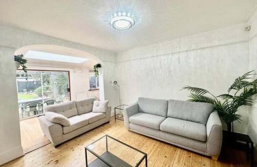 Lewisham Casa | 4 Bed house in Daneby Road,SE6
