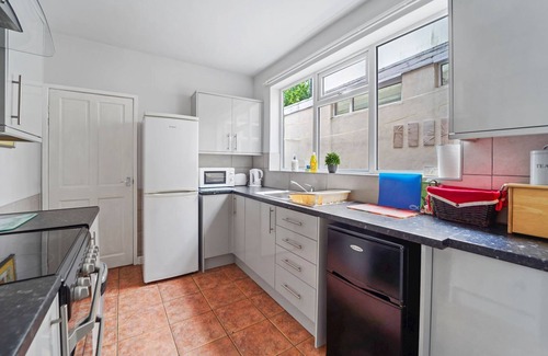 Wolverhampton Apartamento | 4 Bed House in Wolverhampton Your Home From Home