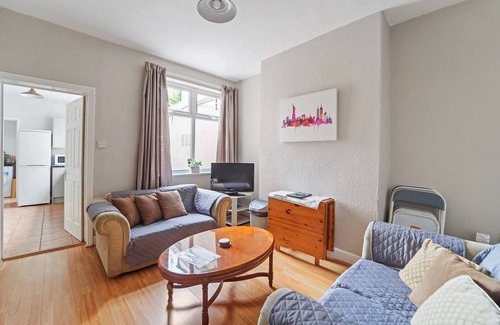 Wolverhampton Apartamento | 4 Bed House in Wolverhampton Your Home From Home