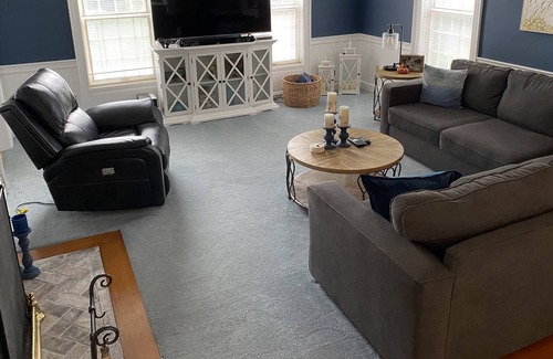 West Barnstable Casa | 4 Bed House Includes Paid Beach Pass, Movie Room, playhouse, fire room