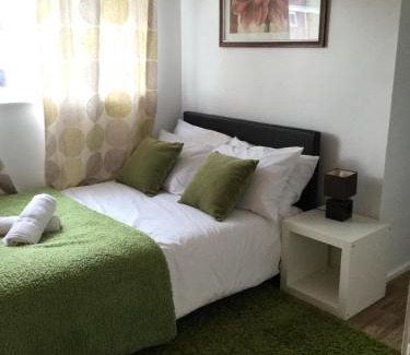Basildon Casa | 4 Bed House next to Basildon Town Centre
