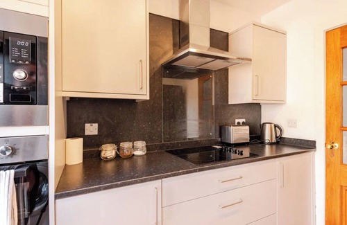 Comber Casa | 4 bed House - Private Garden - Free Parking