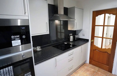 Comber Casa | 4 bed House - Private Garden - Free Parking
