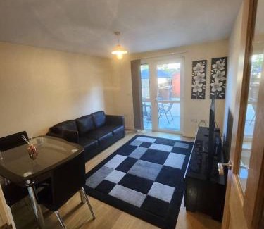 West Thurrock Casa | 4 Bed House - Sleeps 8 - Wifi - Parking